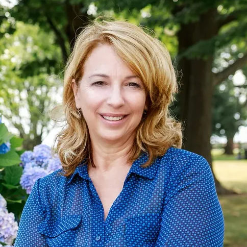 Dorinda Borer