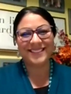 Laura M Montoya